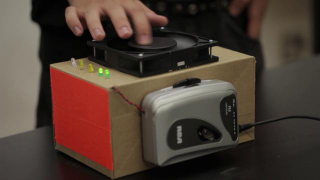 This Low-Rent Turntable Really Squeaks Out the Jams